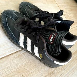 Black and white sambas